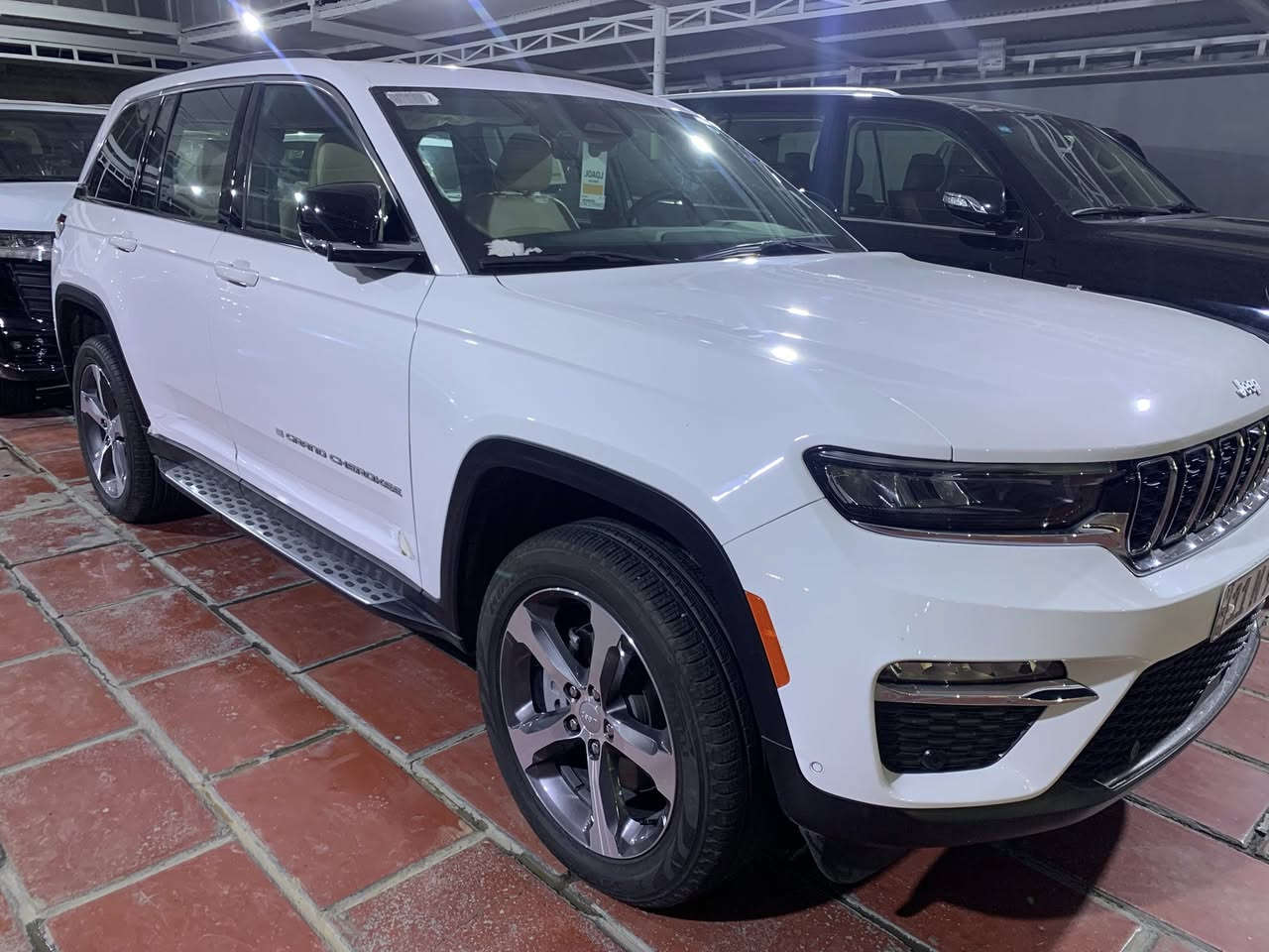 جيب كراند شيروكي 2024 خليجي وكالة شركة هارلم 
مكفولة كفالة عامة بحالة الزيرو ماشية 2000 كيلو 
مواصفات لمتد بلاس فوول الفوول 
خمسة راكب
السعر 45000$ قفل
متواجد بغداد الكرادة  
***********
*********** ابو حسين
