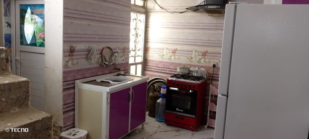 بسم الله الرحمن الرحيم
دار للبيع 
مساحه 50 متر 
واجهه 5 نزال 10
 السريداة مربع الثالث 
مجاور مكتب احمد الشمري
السعر 68 وبي مجال 
 ابو روان ***********
