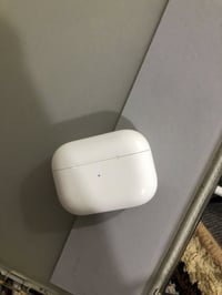 ايربود برو ٢ • خلل باليمين • نجف