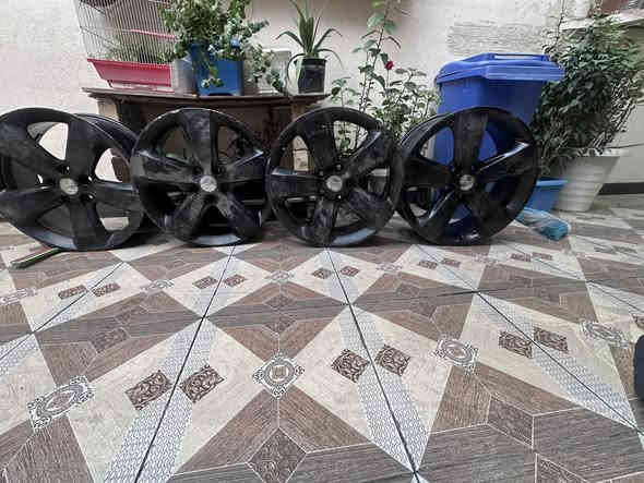 ويل جيب اصلي  اشتريته  ومارهم  علي الجالنجر 
حجم ٢٠   اصليات. حاويه. بيهم واحد تصليح  مكاني الغزاليه ***********  السعر ٢٥٠  الف بفلوسه النظافه كدامك
