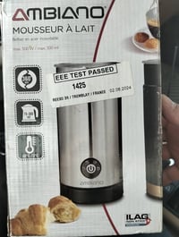 هذا الجهاز هو خافق/مُرغّي الحليب الكهربائي (Milk Frother) من ماركة Amb...