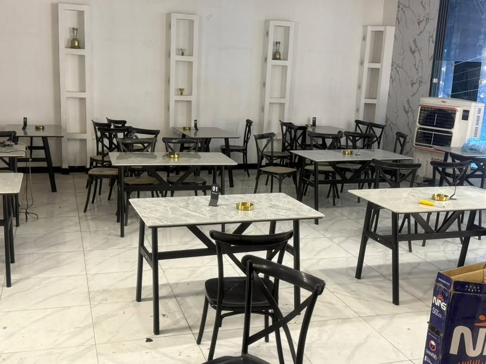 كوفي للبيع بغداد الدورة شارع الصحة بعدة جديد سبب البيع صار ضرف ويايا  ***********
