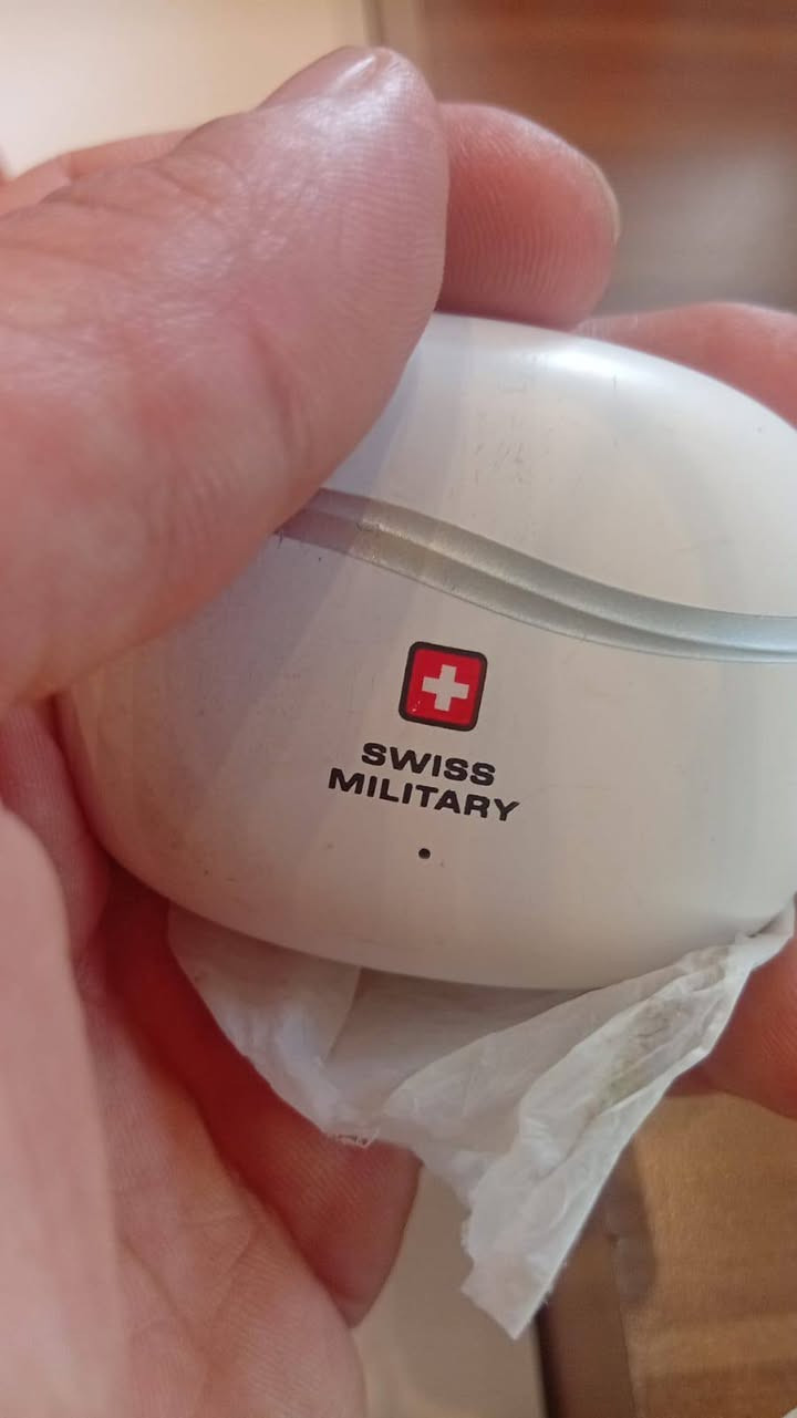 🎧 إعلان للبيع – سماعة SWISS MILITARY الأصلية 🎧

✨ فرصة مميزة لعشاق الجودة والصوت النقي!

🔹 سماعة SWISS MILITARY الأصلية 🤍

 اللون: أبيض 🎵 صوت نقي وواضح بجودة عالية. 📞 مايك مدمج للمكالمات. 🔋 بطارية تدوم لفترة ممتازة مع علبة شحن. 📱 متوافقة مع أجهزة Android وiPhone. 

Swiss Military Audio
💰 السعر: 100,000 دينار عراقي فقط.

📩 للحجز أو الاستفسار، راسلني على
+964 786 094 3930 
@fatam_nice تلي

الكمية محدودة، والأولوية لأول من يؤكد الحجز.


**إذا كنت صاحب هذا الإعلان وتريد حذفه لأي سبب، رجاءا أرسل رسالة إلى الدعم الفني**