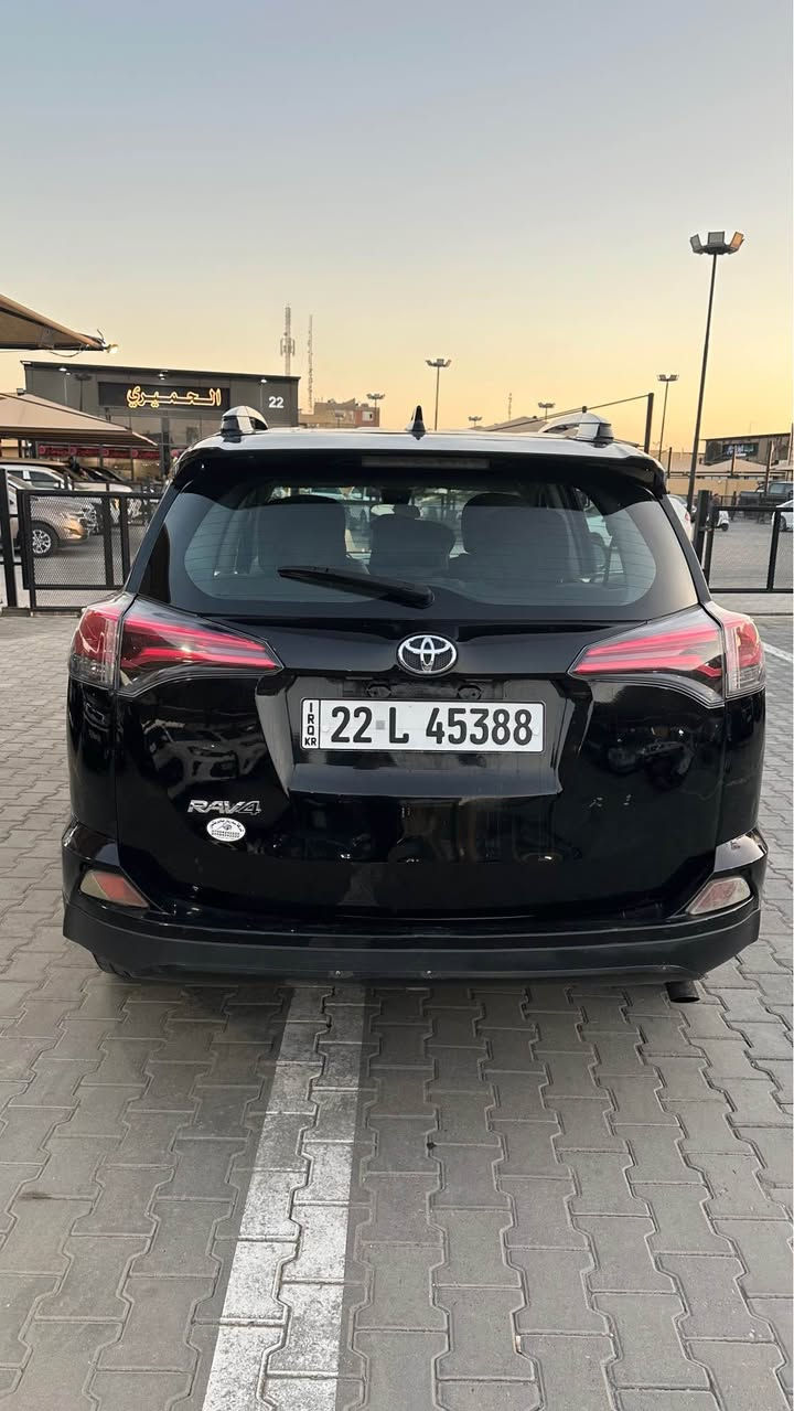 السلام عليكم 
راف فور 2017 
ماشيه 235
المواصفات فئة Xle 
فول مواصفات 
تحديد مسار
رادار 
فتحه 
بصمه 
داخل جلد لونين
وبقية مواصفات الxle 
السياره حادثها سطحي صبغ بنيد وصندوق وتكحيل اصبعين بالباب الخلفي وبيها بارد كم مكان  فقط الباقي مكفول حتى الدعاميات بلاديه حادثها جداً خفيف 
رقم السياره اربيل ب اسمي 
مكانها كربلاء 
االسعر 157وبيها مجال قليل 
للاستفسار اكثر *********** كربلاء, العراق
