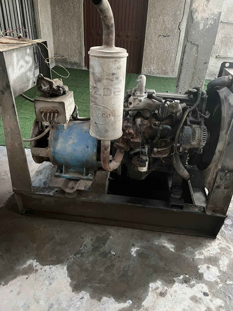 سلام عليكم
مولد للبيع كيا ٢٤٠٠ 
مكينة مجفتة بعدها عالسگ
راس التوليد انكليزي ٢٠ كيفي ٣ فيز
يعني ٨٠ أمبير تنطيك 
وياها سلف وباتري
مكانها بغداد الدورة
للاستفسار / ***********
