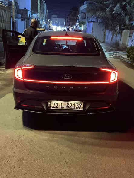 السلام عليكم 
سوناتا 2021 لون سمنتي 
ترهم مراوس حسب القناعه 
محرك 2500المرغوب
موتصفات عاديه 
حادثها ب امريكا بنيد وباب خلف السائق وبل العراق جاملغات اماميه ثنين وباب السائق السياره ماشيه 106
رقم اربيل الجديد انكليزي مميز 
تايرات صدر امامي خلفي خير من الله 
للستفسار ***********سيد غسان ابو حسن مكان الشعب
