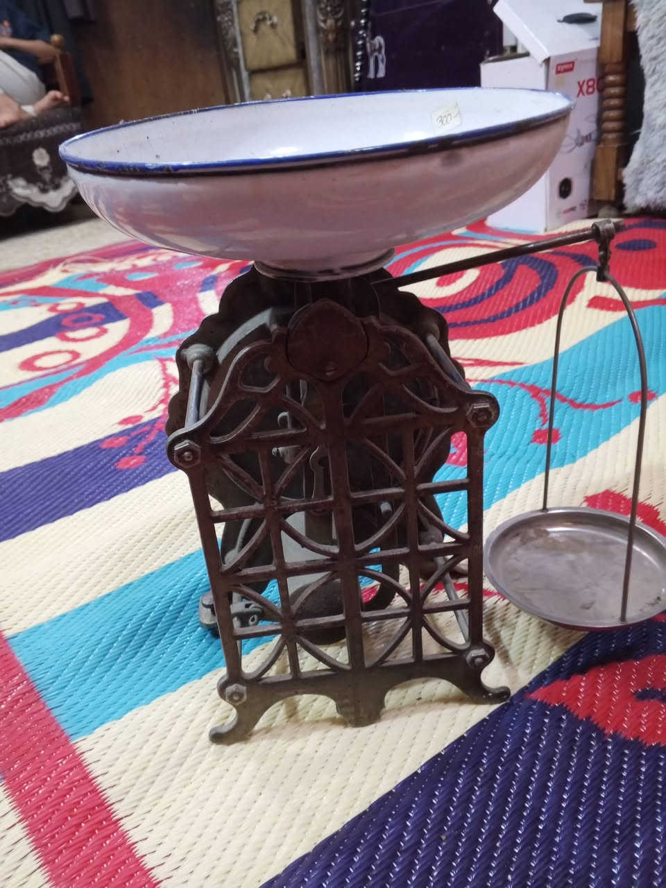 الى محبين اقتناء الانتيكات ميزان يستعمل بوزن الكيلو والصحن الصغير لوزن الغرامات موديل 1900


**إذا كنت صاحب هذا الإعلان وتريد حذفه لأي سبب، رجاءا أرسل رسالة إلى الدعم الفني**