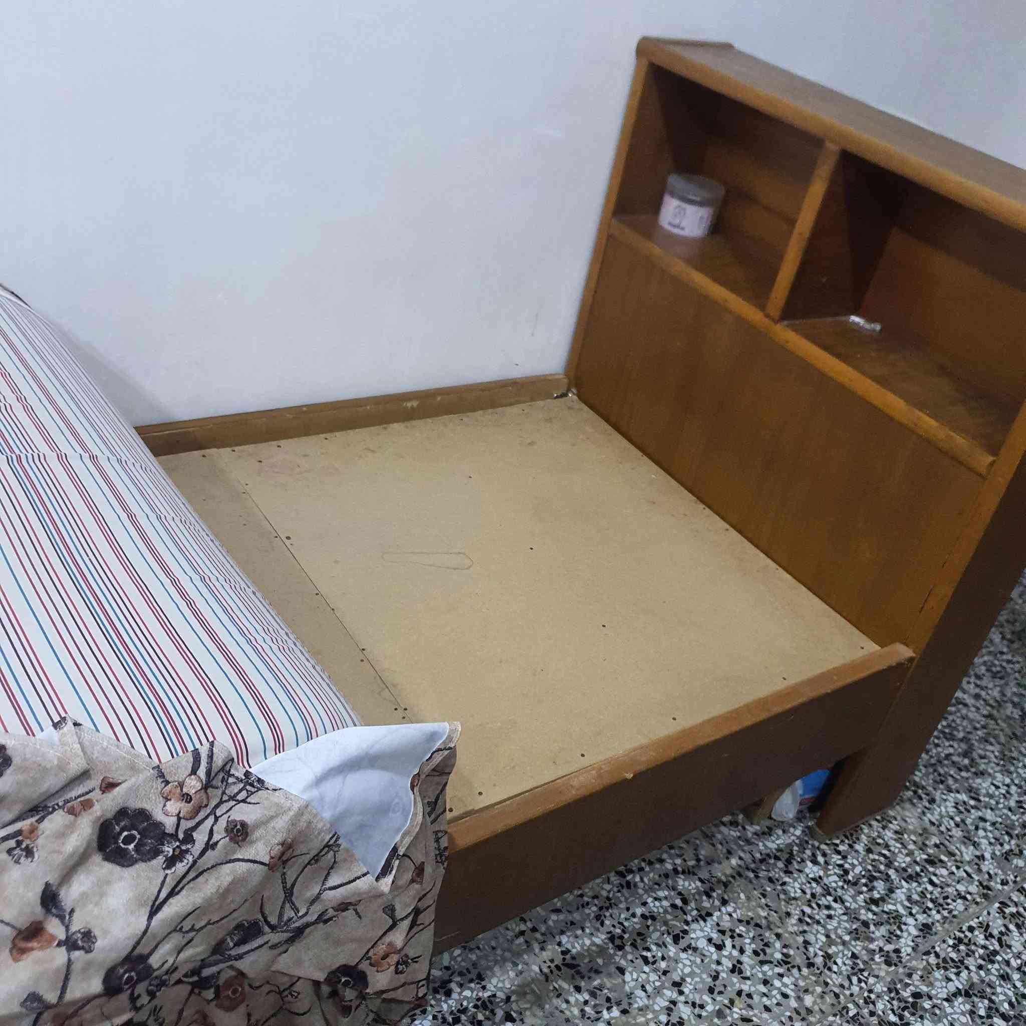سلام عليكم غراض بيت نظيفات للبيع مكان الغزاليه للاستفسار ***********
