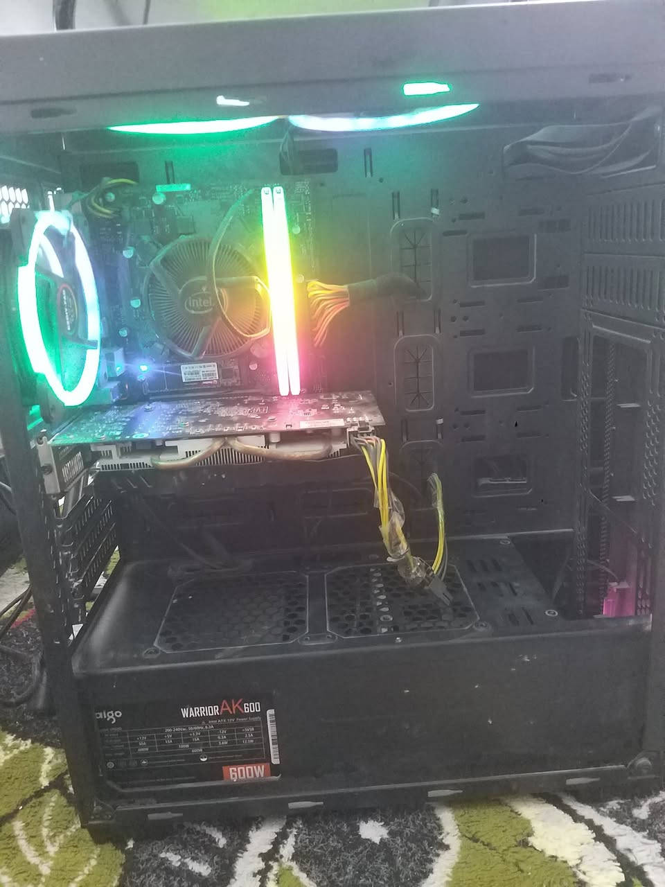 pc بمواصفات
المعالج i5-9400 

الكارت RX580 8GB

لوحه الام H310M 

الرامات 16 تردد 3600

الذاكره M.2 256 SSD 

باور سبلاي 600w

تشغل هواي العاب مثل اله الحرب راكناروك و فورتنايت و GTA V  و بوبجي و VALORANT الكارت و المعالج تحت الضغط ما يعبر ال ٦٠ ملاحظه مروحه المعالج مكسور منها ريشتين بس مكانهن متوازن و ما تأثر على الحراره 
السعر ٣٨٠ الف


**إذا كنت صاحب هذا الإعلان وتريد حذفه لأي سبب، رجاءا أرسل رسالة إلى الدعم الفني**