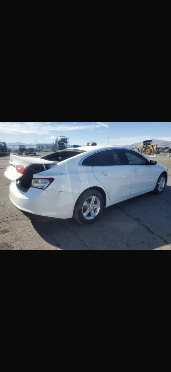 السلام عليكم 
للبيع ماليبو 2023
ماشية 11 
حادثة موضح بالصور 
بدون تبديل صبغ جاملغ خلفي فقط
السعر 120وبيه مجال عنواني بغداد الكرخ 
للإستفسار 
***********
***********
