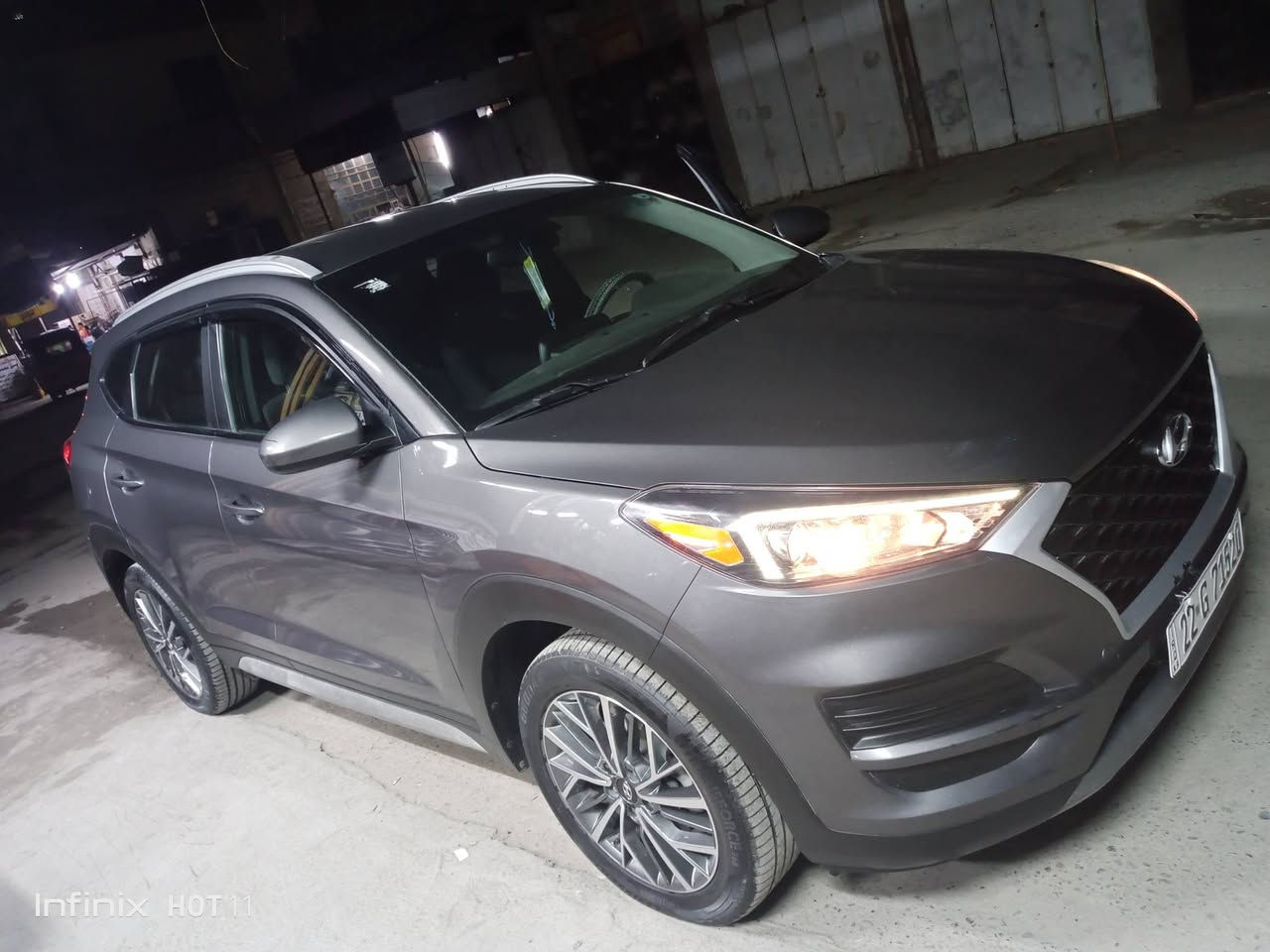 السلام عليكم
للبيع هيونداي توسان مديل 2020 وارد امريكي رقم اربيل السيارة كما موضح حادث جاملغ وشويه باب من جوه ومصلحات نفسهن ليبل واحد السيارة بدون تبديل ماشية 65 مواصفات بصمه رادارات مري تحديد ومثبت مسار كشن كهرباء مع تدفئة كشنات وشاشه حجم جبير 

السيارة نضيفه خير من الله استخدام بسيط تخم تاير جديد بانزين كله محسن محرك 2400

السعر 180 وبيها مجال للشراي 
مكان بغداد 
***********
