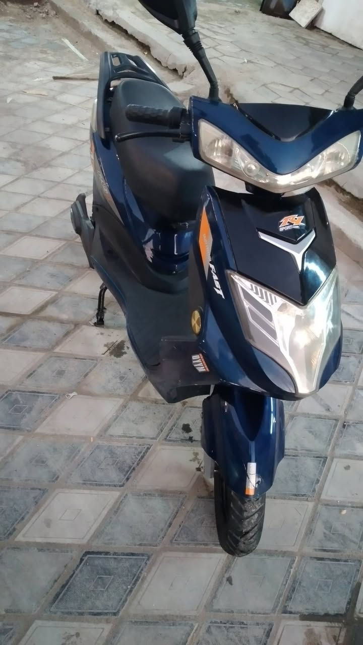 دراجة شحن ٤ بطاريات نضيفة مابيهة اي نقص السعر ٣٧٥ الف مكاني الشعب ***********
