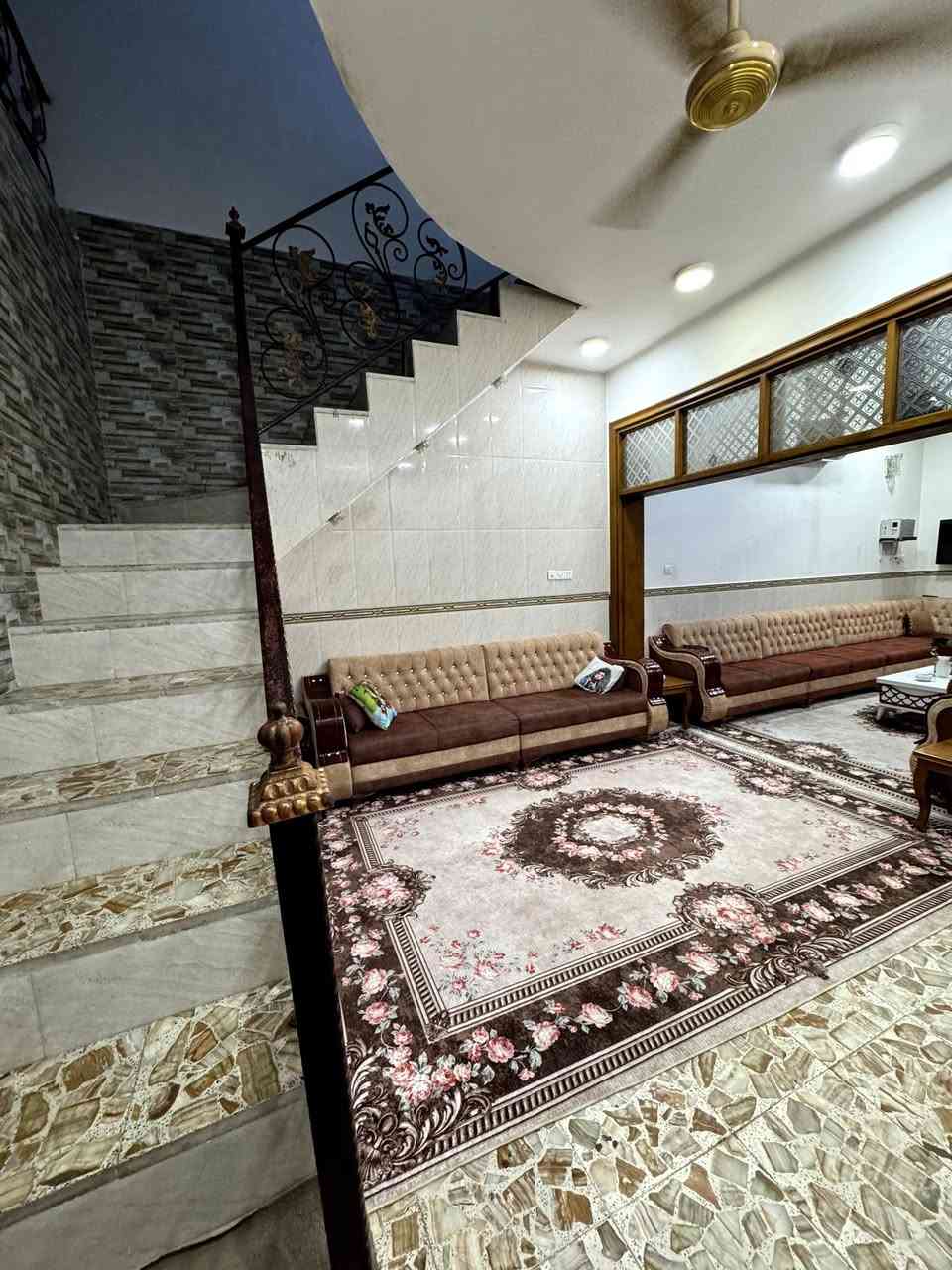 دار (( للبيع )) النجف الأشرف
(( حي ميسان )) 
         (( طابو صرف )) 
--------------------------------------------------------------------------
المساحة  ((   100 متر   )) 
السعر ((155 مليون  وبي مجال قليل ))
قطاع      ((      22        )) 
شارع 12 متر. تبليط 
--------------------------------------------------------------------------
يتكون من  : طابقين
          ((الطابق  الإول )) 
استقبال + صالة + مطبخ + غرفة + صحيات عدد (2)
          ((الطابق الثاني )) 
صالة + (2) غرف + صحيات 
--------------------------------------------------------------------------
           (( ملاحظة )) 
البناء صب كونكريت مسلح
و طابوق نهروان
بناء جناي  
--------------------------------------------------------------------------
للاستفسار الاتصال على الرقم 
التالي (( أو )) الاتصال على الواتساب
***********
موقع البيت
 الشارع المقابيل سوق المخضر 
 -------------------------------------------------------------------
