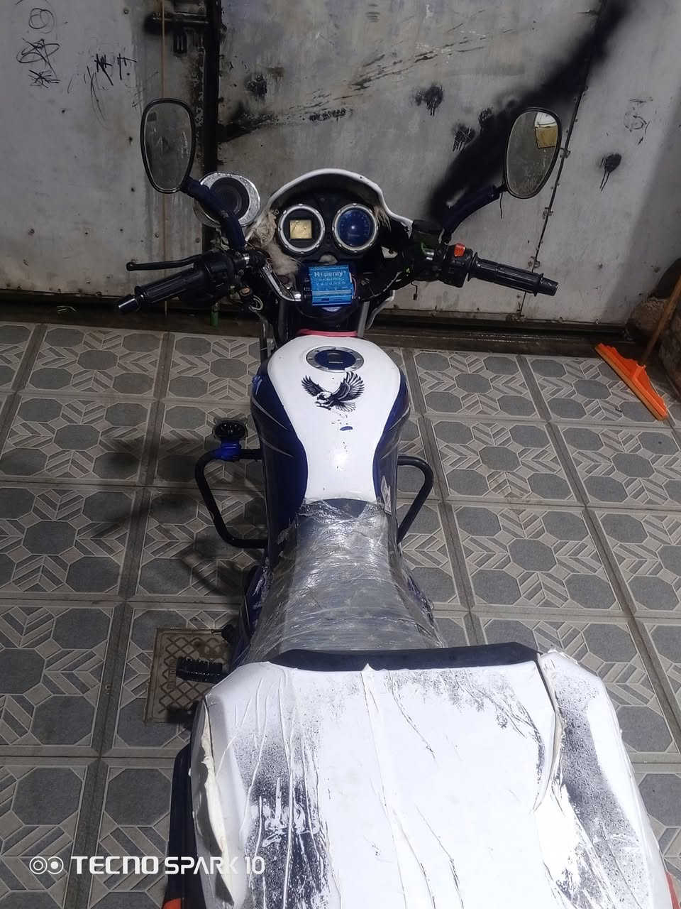 سلام عليكم البيع سايم كترواني جديد كله شقال كهرابايات ومحركه شركه بعده جديد وحلوو مرتب 2018 وياه منفيس ولمو شرايه لاكسر بحالاناس وتحاتي الكم السعر 900 مجال العنون رمادي سبع كيلوو قرب مجمع الهندسي ***********
