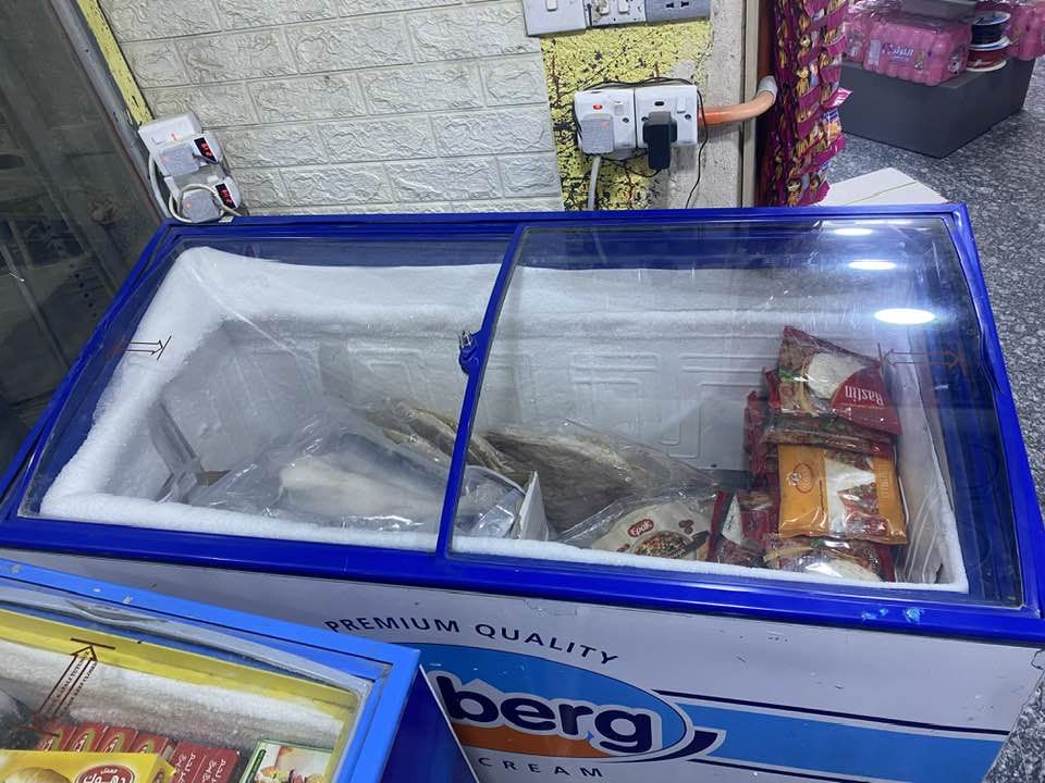 السلام عليكم يوجد عارضات للبيع عدد 5
ويوجد عارضات بطح عدد 6تبريد جدا ممتاز ونضيفات كلش 
الاستفار اتصل عل الرقم ***********مكلف بل نشر
