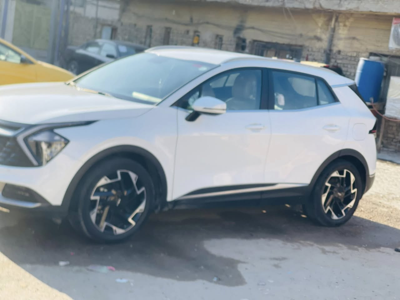 السلام عليكم
كيا سبورتج 2024
خليجي
ماشيه 26الف حقيقي على ايدي
رقم أربيل هزه وسنويه جديدتحويل ثاني يوم
كفالة عامة من الضربة والصبغ 
بصمه تشغيل
بصمه ابواب
تحكم ستيرن
شااشة متصل 
كامرة خلفية
حساس امامي 
حساس خلفي
كشنات جلد 
سايد بريك بصمة
وباقي المواصفات معروفه
عنوان السياره بغداد جميله
***********
