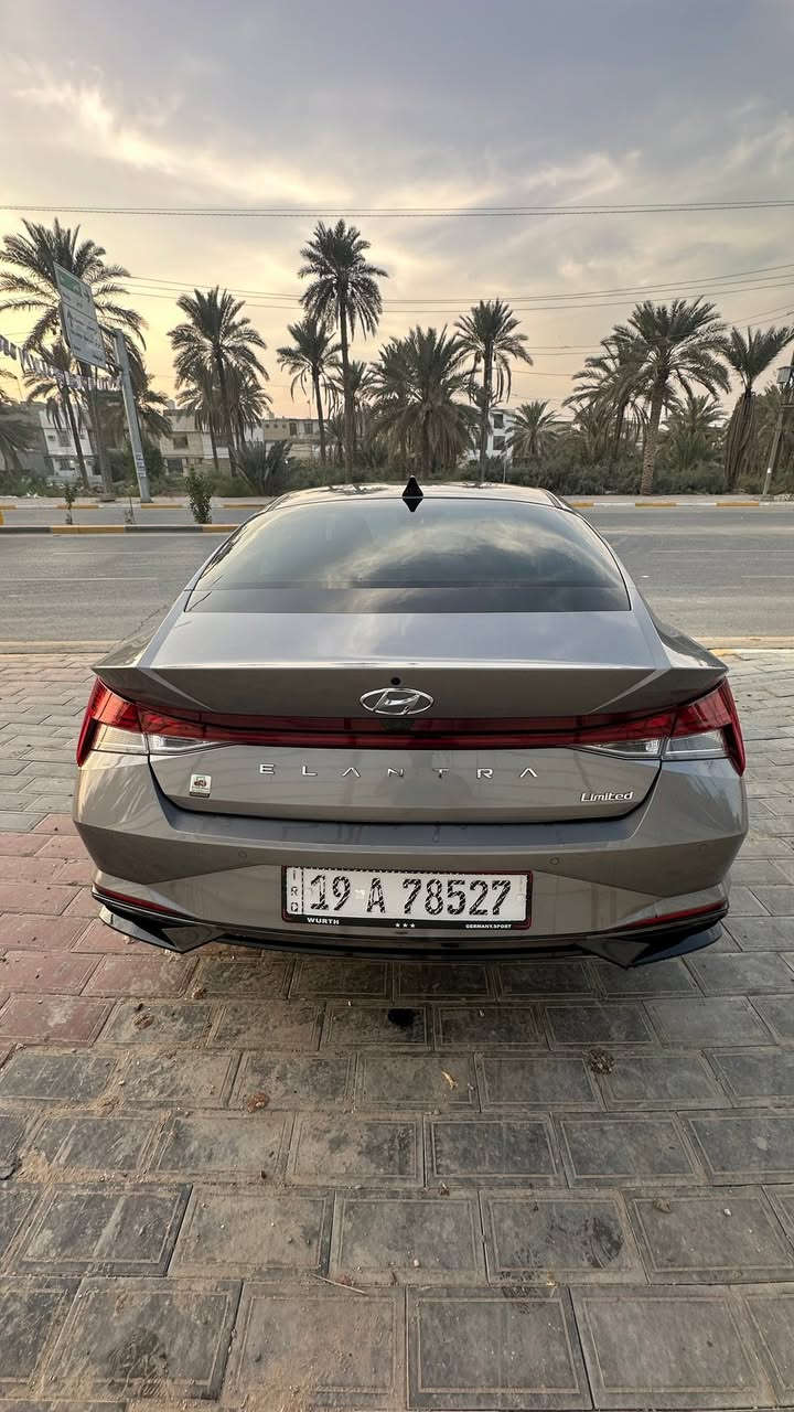 ١- النترا موديل 2023 فول لمتد  رقم كربلاء حرة
٢- حجم المحرك ٢٠٠٠ دوش 

٣- فتحة سقف 

٤- بصمة 

٥- تشغيل عن بعد 

٦- دخول ذكي 

٧- إشارة ترحيب عند الاقتراب 

٨- كشنات جلد تدفئة تبريد بالكشن 

٩- شاحن واير لس 

١٠- تبريد منفصل 

١١- رادار امامي 

١٢- رادار خلفي

١٣- رادار جانبي نقطة عمياء 

١٤- مانع تصادم 

١٥- توقف ذاتي 

١٦- تحديد السرعة 

١٧- تحديد المسار 

١٨- قيادة آلية 

١٩- سايد بريك دكمة 

٢٠- اوتو هولد Auto Hold

٢١- دخول ذكي 

٢٢- إشارة ترحيب عند الاقتراب 

٢٣- صندوق Auto يفتح عند الاقتراب منه 

٢٤- لايت اوتوا تشغيل حسب الوضع إذا كان ليل او ظلام قوي 

يشغل العالي 

٢٥- ثلاث وضعيات للقيادة (عادي ، طبيعي ، ذكي ) 

٢٦- شاشة كبيرة لمس بحجم 10.25 تحتوي على بلوتوث واتصال لاسلكي ونظام الملاحة (الخرائط GPS) 

٢٧- تحتوي على أندرويد وابل كار باي 

٢٨- شاشة القيادة دجتل تتغير مع وضعية القيادة 

٢٩- نظام الصوت بويز Bose يضم ٨ مكبرات للصوت عالية الجودة 

٣٠- صدوق ذكي عند الاقتراب 

ويوجد فيها الكثير من الموصفات الأخرى

السعر 160 وبيها مجال 

***********
متواجد خاص ايضا
