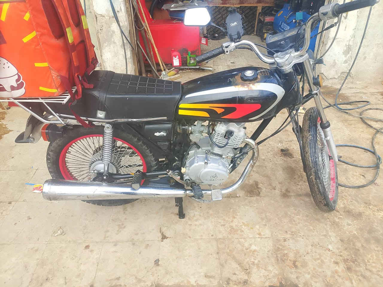 أرشر 2018 اوراق اصولية كاملة مكينه فول مامفتوحة ونضيفة وكهربائيات شغالة نقصها بس باتري شوية يشتغل بس تعبان
550 بيها مجال،***********
