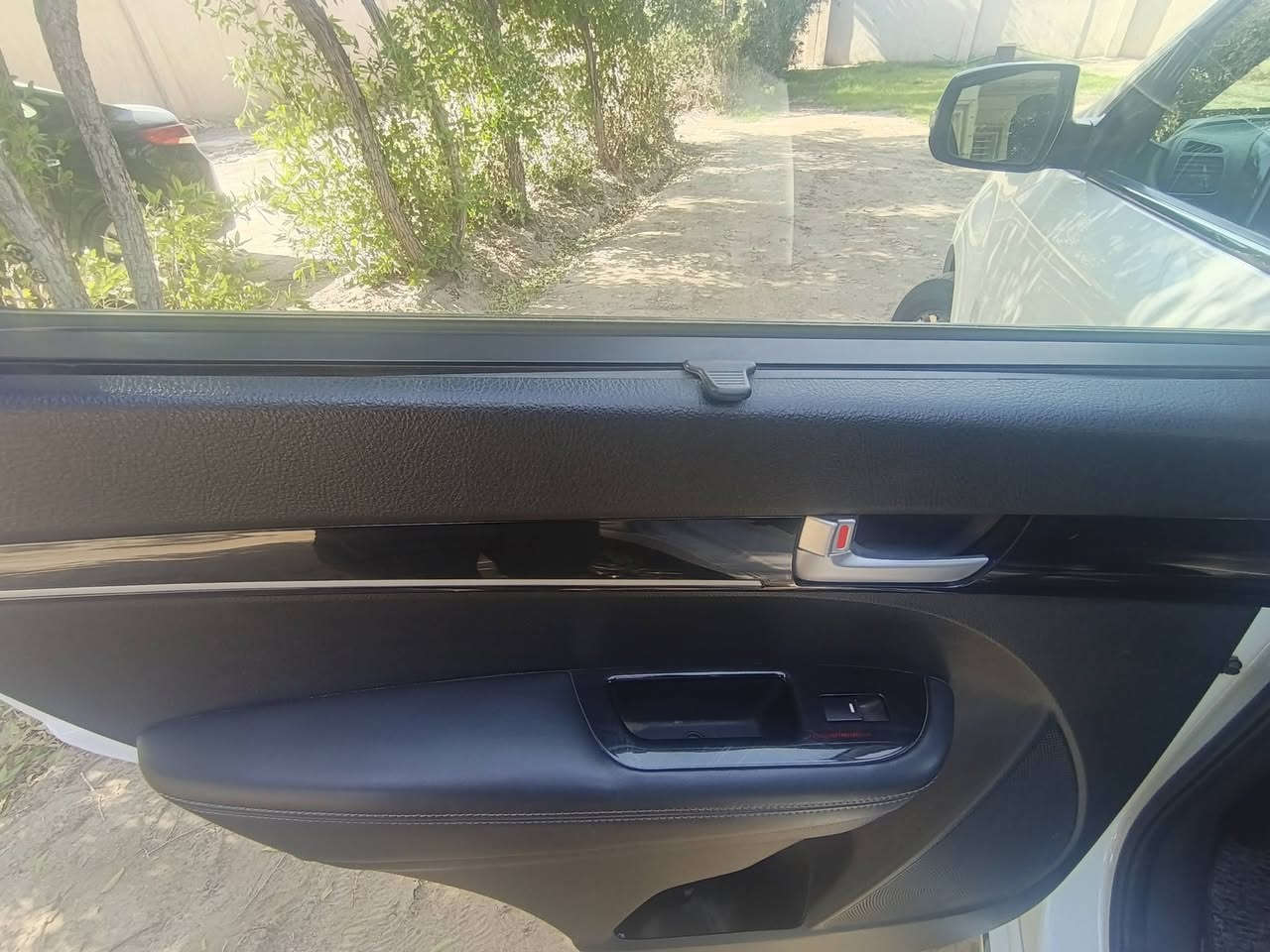 سورنتو ٢٠١٥ SXL فول بغداد باسمي  سبعه راكب ماشيه ١١٢ مكفول كير مكينه ع الشركه مملعوب بيهن تخم تاير ياباني صارله شهريه شاده عليها ادامه هيدروليك كير وبلكات اذاين محرك فيول بم حادثها فقط كصه البنيد ومبدل نفس اللون مال نفس الفئه بدون قطره صبغ من الدعاميه للدعاميه بدنه راديترات كفاله على الشركه السياره جدا  جديده مكاني كربلاء المقدسه
للاستفسار 
 ***********
