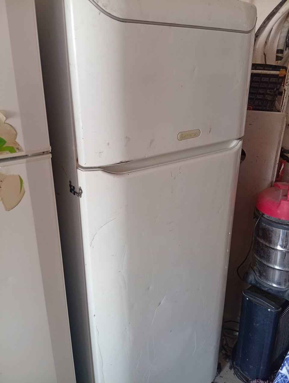 للبيع
مجمدة شرط شغل كونكورد حجم جبير 
ثلاجة شرط شغل حجم 20 
للتواصل خاص او عبر الرقم ***********
