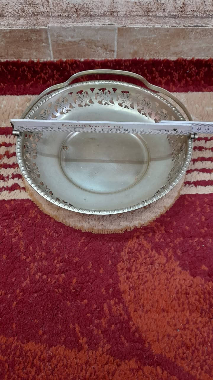 محلايه نحاس مطلي فضه. 
السعر ١٠ دنانير واصل لباب بيتك. 
للتواصل على رسائل الصفحة


**إذا كنت صاحب هذا الإعلان وتريد حذفه لأي سبب، رجاءا أرسل رسالة إلى الدعم الفني**