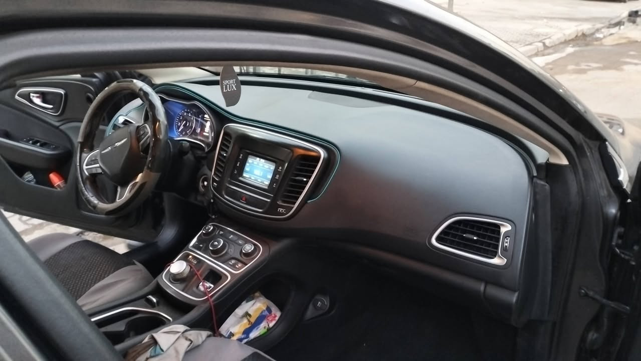 سلام عليكم سيارة c200 2015 للبيع للتواصل على الرقم ***********
