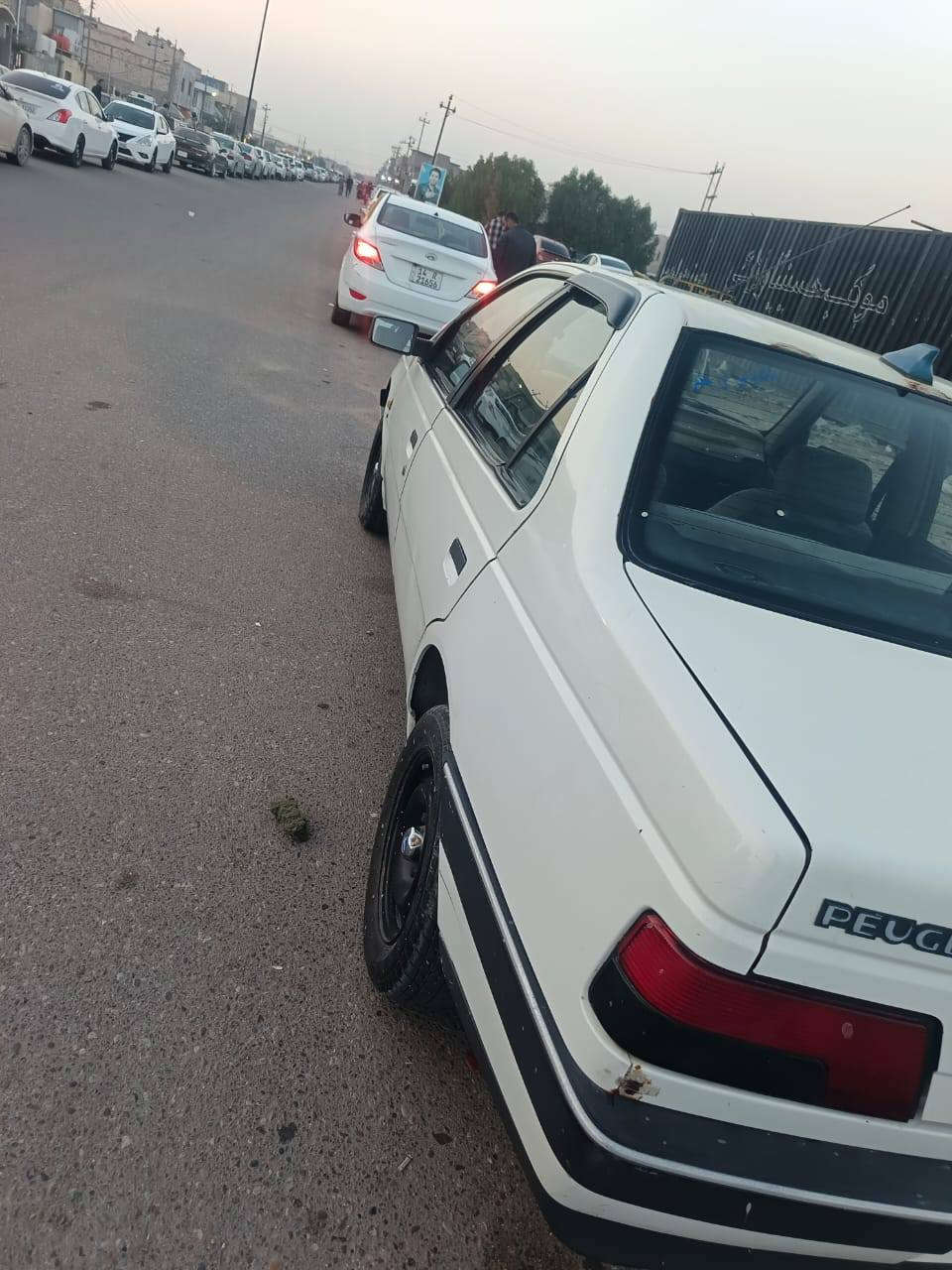 السلام عليكم بيجي 405 مكفوله من الصبغ والضربه كير ومكينه نعمه من الله حداديه جديده تخم تاير سياره بسمي تبريد شغال عنوانها البصره الهارثه اني مكلف بالنشر راح احطلكم رقم راعيها *********** السعر 42
