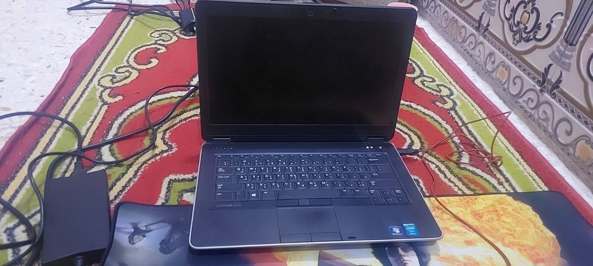لابتوب ديل للبيع لقطة ونظافة فول حاسبة عملية وتتحمل كرف الموديل Dell Latitude E6440 معالج قوي Intel Core i5 جيل رابع رام 8 كيكا يمشيك براحة وهارد SSD حجم 256 كيكا يخلي الجهاز طيارة بالفتح والاستخدام والحلو بيها كارتين شاشة مدمج والثاني منفصل AMD Radeon بحجم 2 كيكا يفيدك بالتصميم والبرامج وتجي وياها جنطة وشاحنة متوفرات وكاملات الجهاز كلش نظيف ويصلح لكل الاستخدامات السعر 300 ألف قفل من الأخير المكان بغداد للشراء أو الاستفسار خابرني على هذا الرقم ***********
