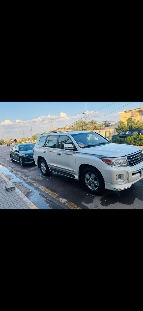 P السلام عليكم 
 
للبيع لاندكروز GXR 
الموديل 2014 
رقم بغداد 
السعر 385$ بيها مجال بسيط  
مكفوله من الصبغ والتبديل 
بيها فقط بارد 4 اصابع 
المواصفات : 
سلايت ، كشنات جلد قرميدي ، مري شفط ، مري قلاب ويه البك ، حساس امامي خلفي ، كشنات كهرباء ، زراكات لايت ، ترحيب، 

تخم تاير دنلوب جديد 
صدر وحداديه جديد 
السياره جاهزه من كلشي 
 
مكانها حي الجهاد 
للاستفسار ***********

