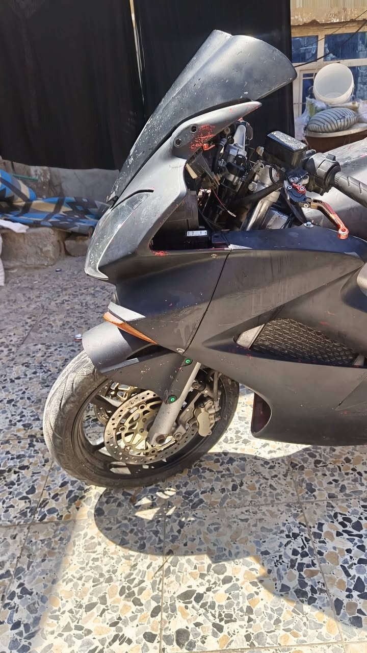 دراجه honda vfr800 2003
الدراجه جانت كاطعه نار وديتها الفيتر
سوا الكهربائيات وشغلها
بيها خلل حاليا ماتصعد دهن 
مامفتوحه المكينة شرط قبق الولفات مامفتوح
حجم المكينه 800cc
v4
تفاصيلها كاملة بالفديوات
الدراجه لون احمر بلاد
وصابغينها لون اسود رش 
عليها كزوز sc
يدات رياضيه
نوزلات رياضيه
ابيعها ع هذا وضعها الي تخدمه
مليون و100 الف سعرها
البصرة قضاء المدينة
***********
