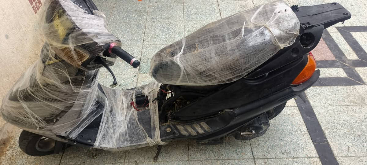 السلام عليكم دراجه فراشه فضائي للبيع اوراق ما ناقصها اي شيء دراجه مال شغل ماكينه خرسهش مشيها يخبل بسعر 150 والمو شراي لا يراسل مع العلم كهربائيات شغاله ***********
