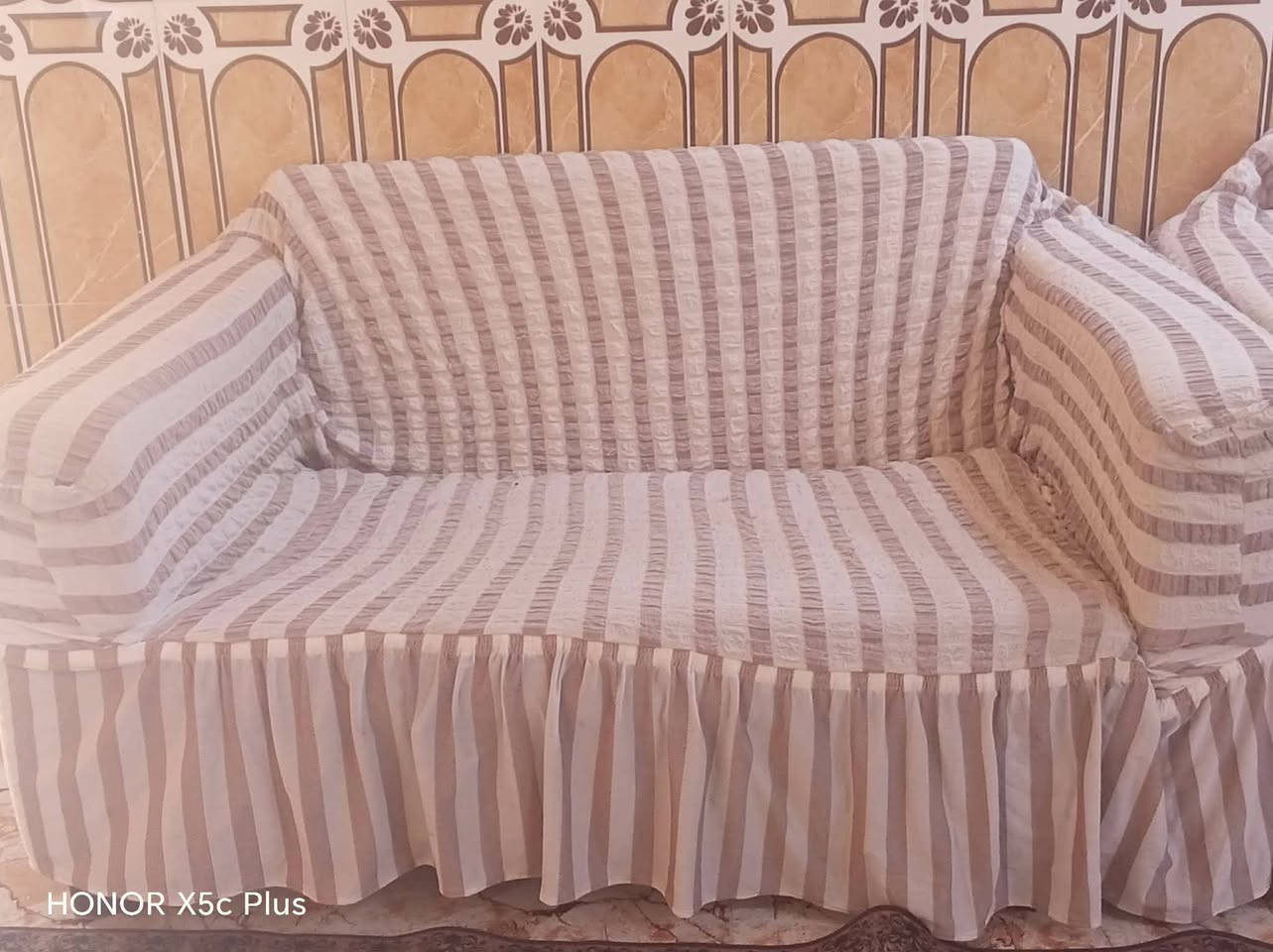 السلام عليكم  قنفات ل بيع سعر ب 150 وبيه مجال رقم ***********.  مكان طريق دغاره نزلت معمل الطابوك
