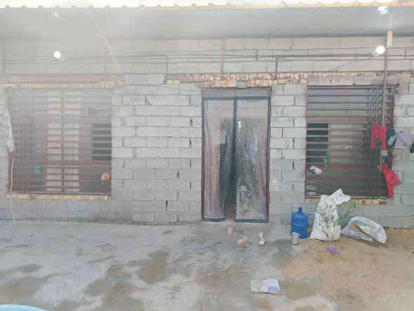 الدار اللبيع مساحه ٣٠٠متر. غرفتين ومطبخ وصاله وستقبال12متر، ركن عنوان براكيه شارع المعمل. والسقف سندويج.السعر رالاستفسار على هذا الرقم ***********
