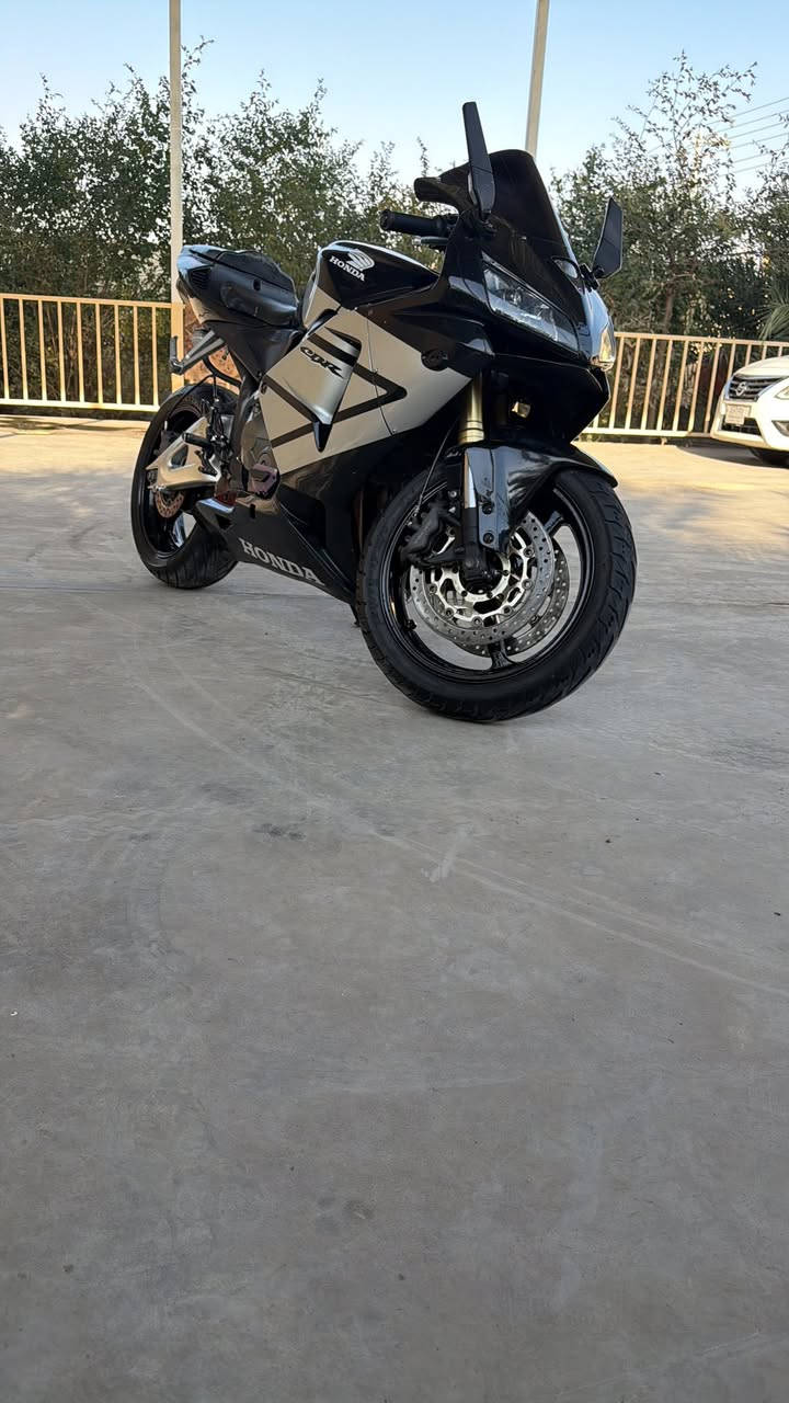 سلام عليكم
هوندا 600 موديل 2009 اصل الدراجة اوراق كاملة
شباب الشراي يتصل وبلخدمة
كفالة عامة احلى من الصور 
سعرها 38 وكلشي بلسوك 
مكانهة البصرة /قضاء شط العرب 
للاستفسار ***********
