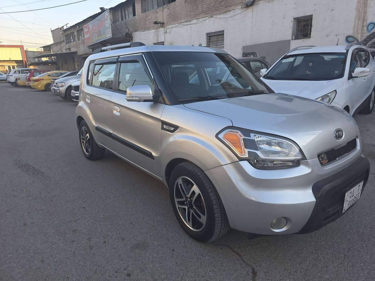 السلام عليكم صول موديل ٢٠١٠ وارد امريكي رقم بغداد حادثها بنيد بدون دواخل السيارة بيهة مكانات صبغ وبيهة بارد شوية بقبغ الجنطة  السيارة فول مواصفات تحكم ستيرن سماعات لد سلايد مكينة ٢٠٠٠ دوش المرغوب سستم صوت ورايدهة ٧٩ وبيهة مجال وموجودة بغداد الجديدة ورقمي ***********
