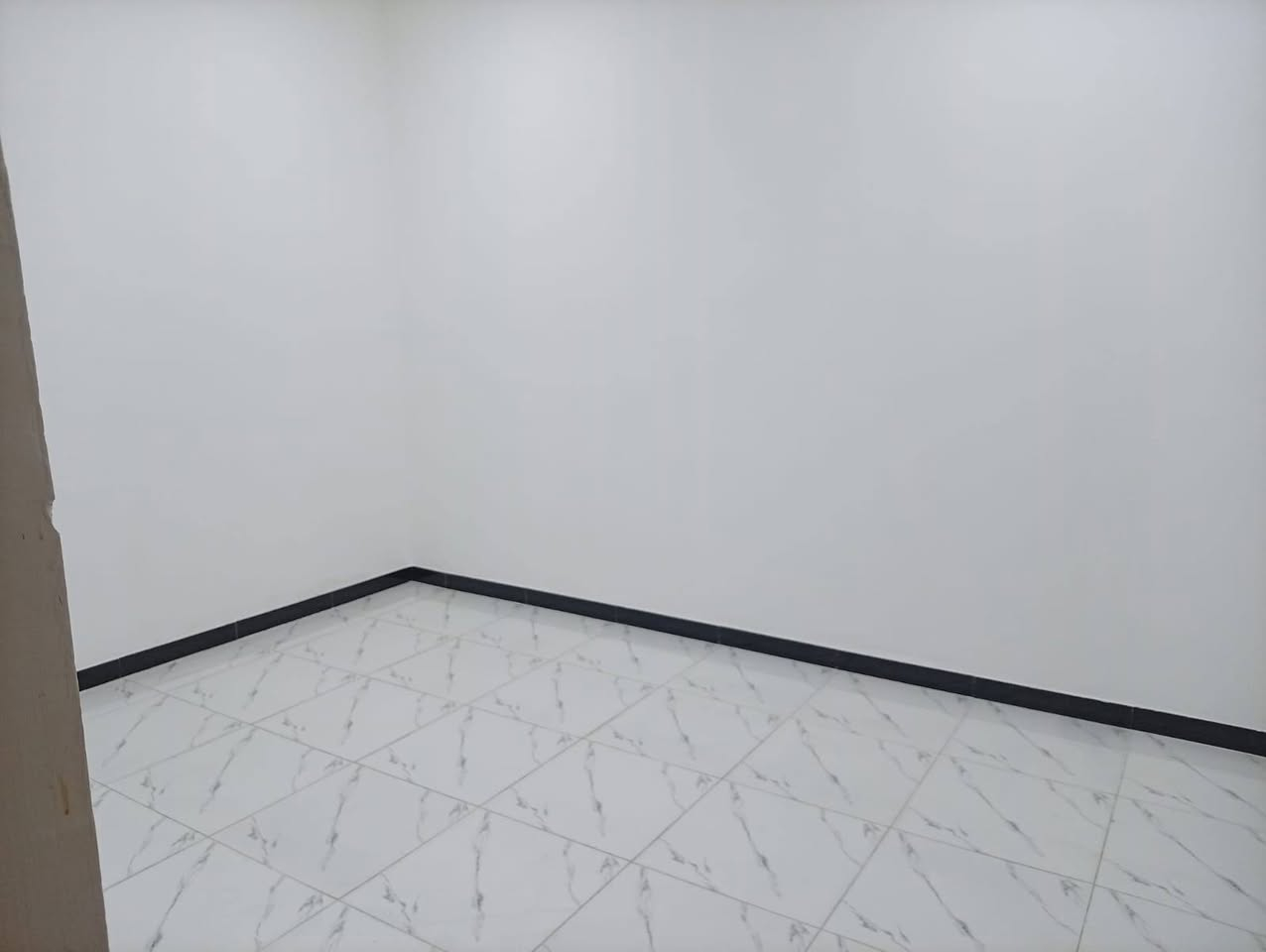 دار سكن  للبيع طابوصرف بيت ميه متر 5×20خلف الاكاديميه (حي الشرطه)
بناء جديد زيرو اولى كونكريت طابق واحد #البيت حر مامطلوب
 يحتوي على براني+مطبخ+صاله+غرفه+
مجمع صحيات داخليه وخارجيه المطبخ مفتوح على الصاله  البيت بعده بناءجديد اي استفسار خاص واتساب 
‏‪***********‬‏
‏‪***********‬‏
