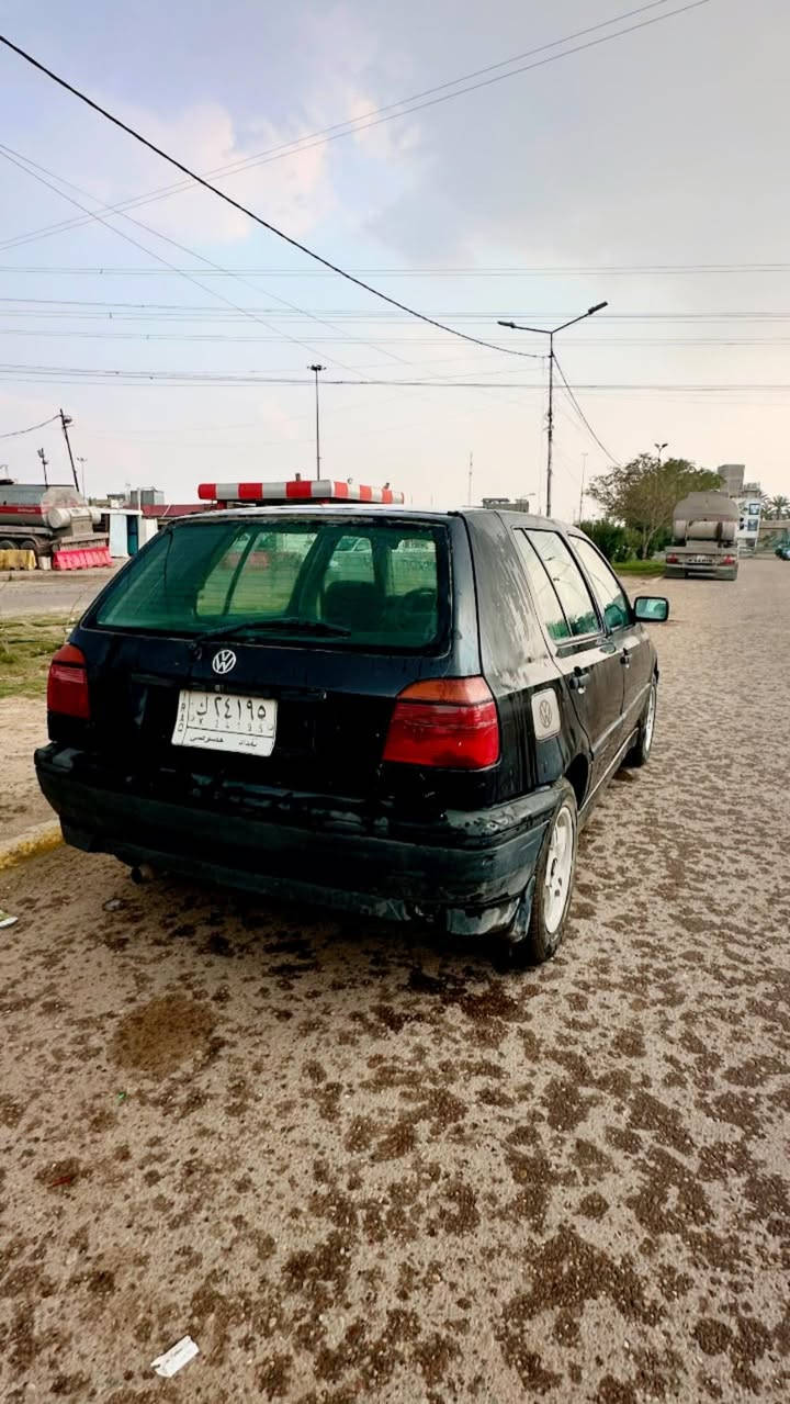 السلام عليكم
للبيع كولف موديل 1992 
مكينة 1800
السيارة مكينة وكير جديدة 
كير اوتو
السيارة ب اسمي تحويل ثاني يوم
صدر جديد 
تخم تاير جديد 
باتري جديد 
كهربائيات شغالة 
جامة امامية جديدة 
جام كهرباء 
مابيهة اي نقص فقط التبريد
السعر 3500$ يعني 35 ورقة وبيها مجال للطيبين
السيارة مكانهة الغزالية 
للاستفسار ***********
