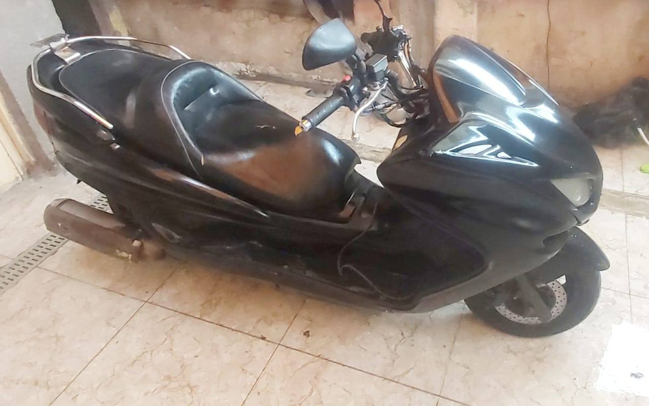 سلام عليكم ماجستا دبل رون بومه
موصفات الدراجه. 
1كمرك متفوع اوراق كامله 
2محرك 250Cc
3كلجات جديده شلعه معدل 
4تدفة يدات +تدفة كشن 
5لايتات زنون 
6كفراته نضافه 80٪
7دبلات شغاله 
8تايرات نضافة 70٪
9كفرات شكل بومه 
10بركات دسك +عنبار بل مكان 
11سايد بريك 
12دشبول ابو الشاشا 
ملاحضه الدراجه ابيعه كوم حديد ابيع كوم حديد 
السعر 400قفل قفل قفل 
للتواصل ***********
العنوان بغداد الاعظميه
