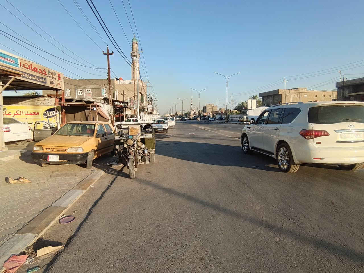 بيت للبيع.
البناء قديم 

المساحه 200 متر 

الموقع ثاني بيت عن الركن حي الفرات قرب جامع العقيله 

متوفر كافه الخدمات..  ***********
