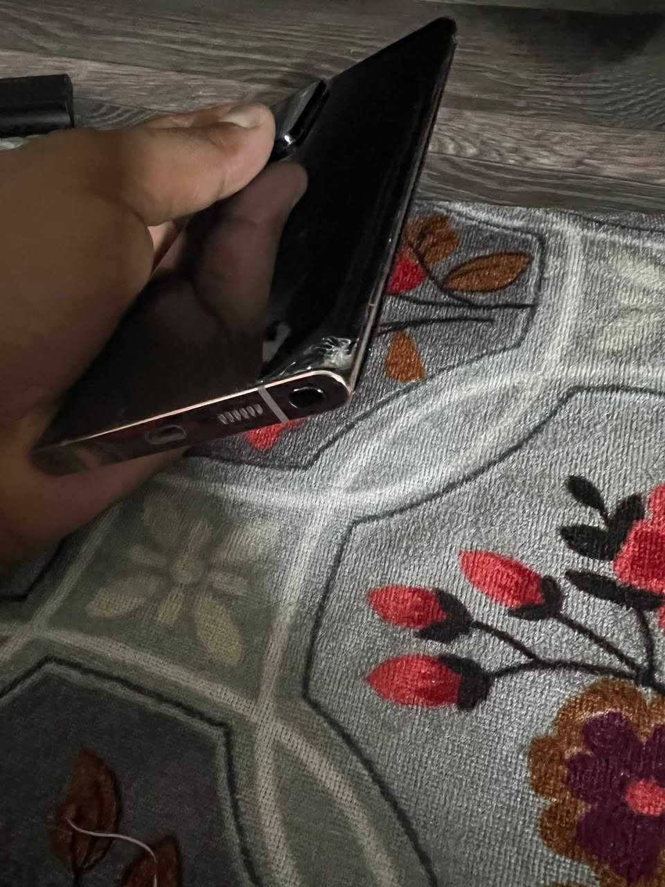 كلكسي نوت 20 اولترا ذاكرة 256 رام  12
فقط كسر بلضهر وممئثر ابد جهاز كلش نضيف يرهم مراوس او بيع  مكاني بابل شارع 80 نجف سعر خاص ***********
