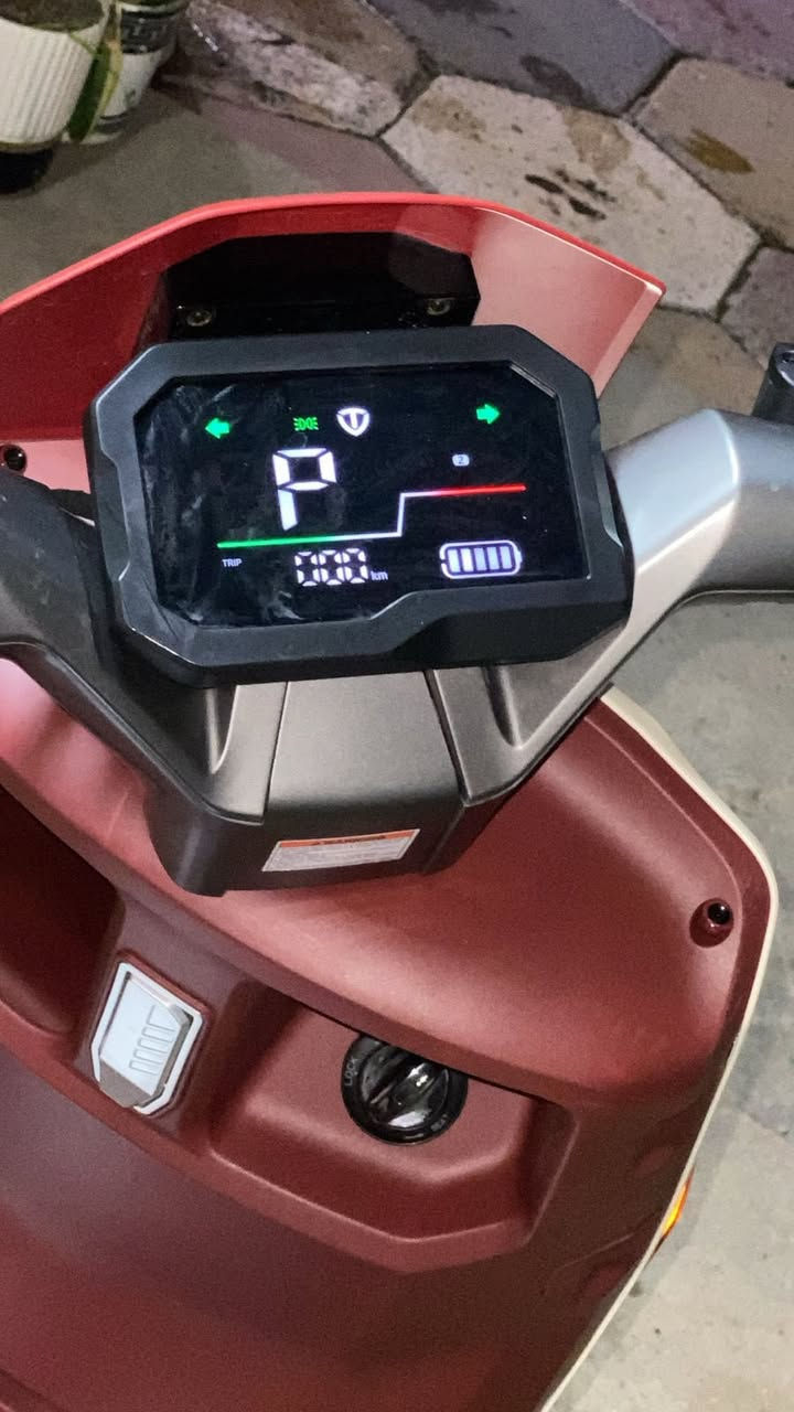 🚨🔥للبيع طة كارتون  دراجة الريان RAYAN – وحش الكون VIP  🔥🚨
📍 وضعية  الشركة – نظافة وكالة 💯

⚙️ المواصفات الفنية:
🔋 بطارية كرافين كاربون جل 35 أمبير / 72 فولت
⚡ محرك ملف 2000 واط – سرعة حقيقية 80 كم/س
🚀 مدى حقيقي 80 كم
🖐️ بصمة عدد 2 + تشغيل عن بُعد
🔒 جهاز إنذار ضد السرقة
🛑 بريك دسك + دهن ديلات هايدروليك ناعمة جداً
🪶 قيادة ناعمة ورزينة جداً على الطريق
💺 كشن سياحي واسع لشخصين + مساحة تخزين كبيرة تحت الكشن
🛞 إطارات 12 / 90 / 90
💡 إشارات LED أمامية وجانبية + إشارة رباعية
🔁 إمكانية الرجوع للخلف (R)
🔋 نظام TTFR لإعادة الشحن عند استخدام البريك
✅  البطارية 6 مسطرة 
ملاحضه ملاحضه الدراجة زيرو
📦 الحالة: جديدة بالكامل

للاستفسار الاتصال/ 

***********

العنوان بغداد
