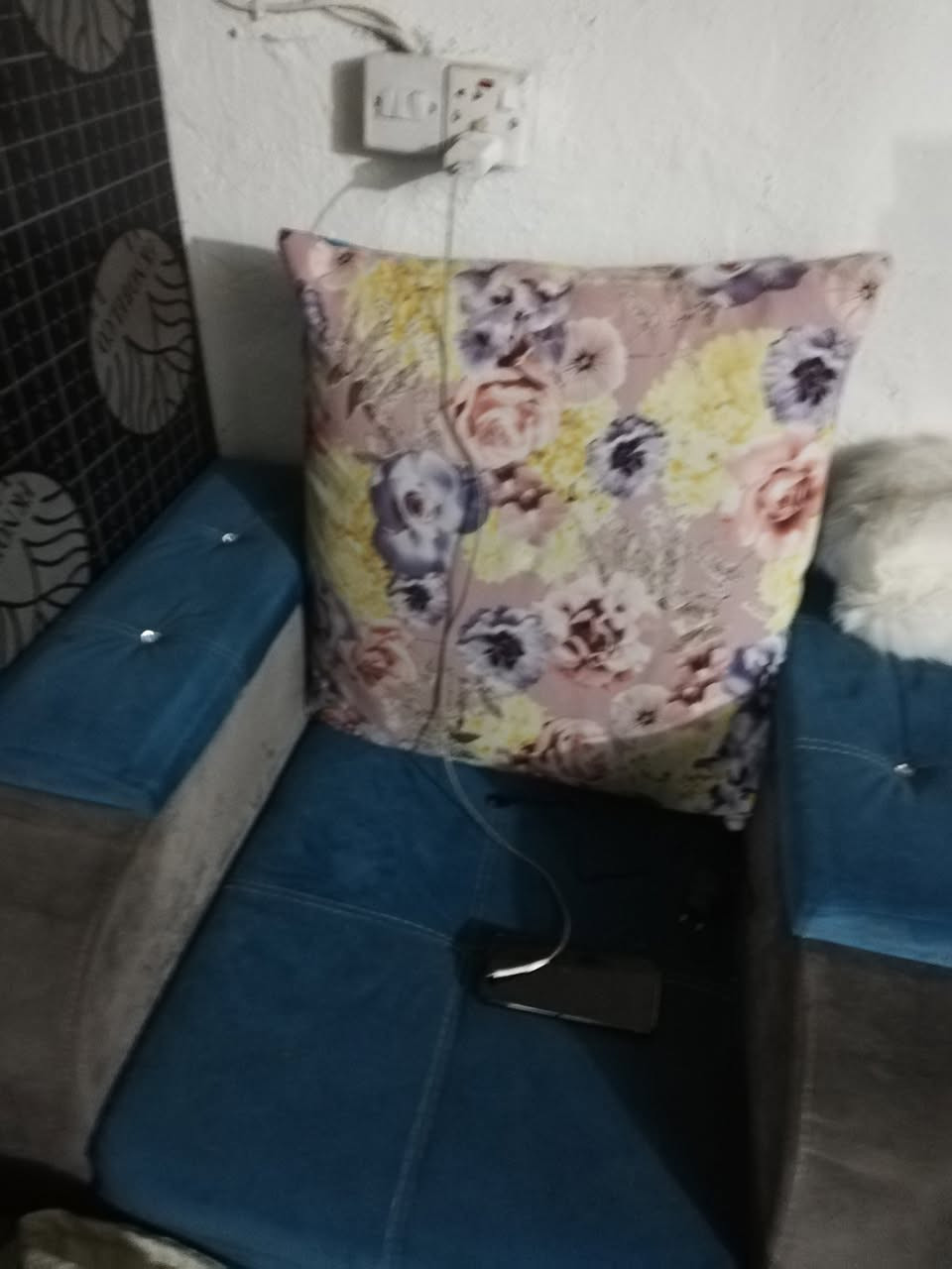 تخم ٢ قنفة كبيرة و ١ قنفة صغيرة و ٢ كراسي


**إذا كنت صاحب هذا الإعلان وتريد حذفه لأي سبب، رجاءا أرسل رسالة إلى الدعم الفني**