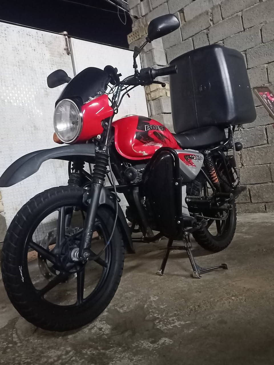 سلا عليكم دراجة بوكسر للبيع مديل 2023سعر مليون وربع 1.250 هاي صورة قبل شهرين وحالين ضايف عليها تعديلات واقيات هوائية ولايتات اليزر عدساس متواجد خاص دراجة امجفتة وإلي يريد يشتري بيها مجال وأني خادم للطيبين


**إذا كنت صاحب هذا الإعلان وتريد حذفه لأي سبب، رجاءا أرسل رسالة إلى الدعم الفني**