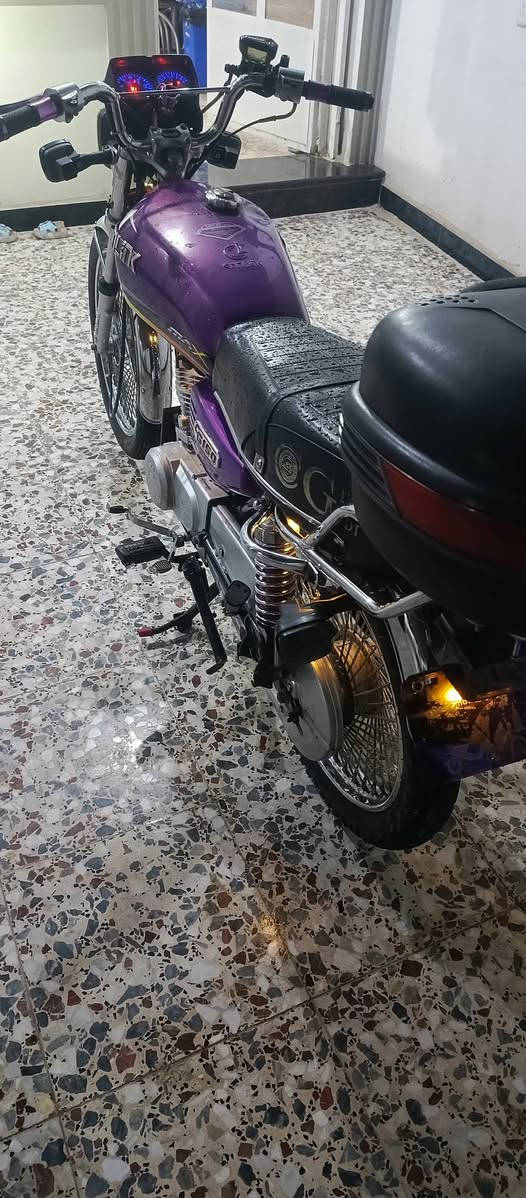 السلام عليكم
ايراني اربعه كير ختم سونك موديل 23 مكفوله اوراق كامله محرك ممفتوح مكاني بغداد الزعفرانيه ب 650 وبيه مجال قليل *********** واتساب بي ملاحظه الصندوك مو وياه
