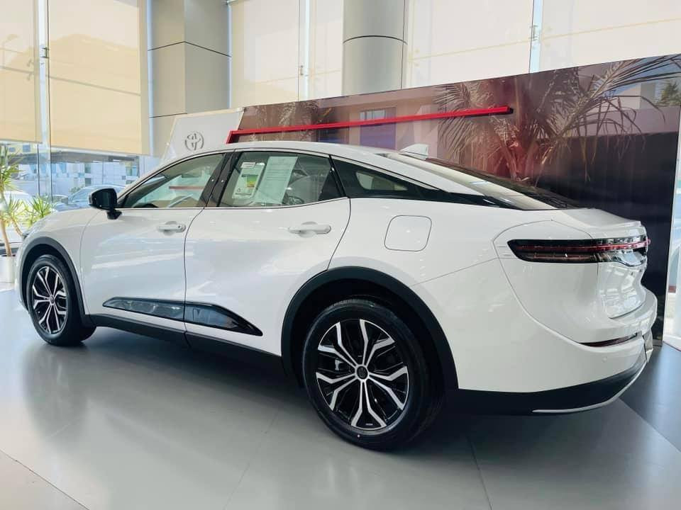 كراون ٢٠٢٣ خليجي وكاله عبد اللطيف
ماشيه ٥٠ ألف 
مكفوله من الصبغ والبارد والتعديل  عد شخط جدا بسيط 
جاهزة وكامله بدون نقص 
المكان السماوة 
***********
