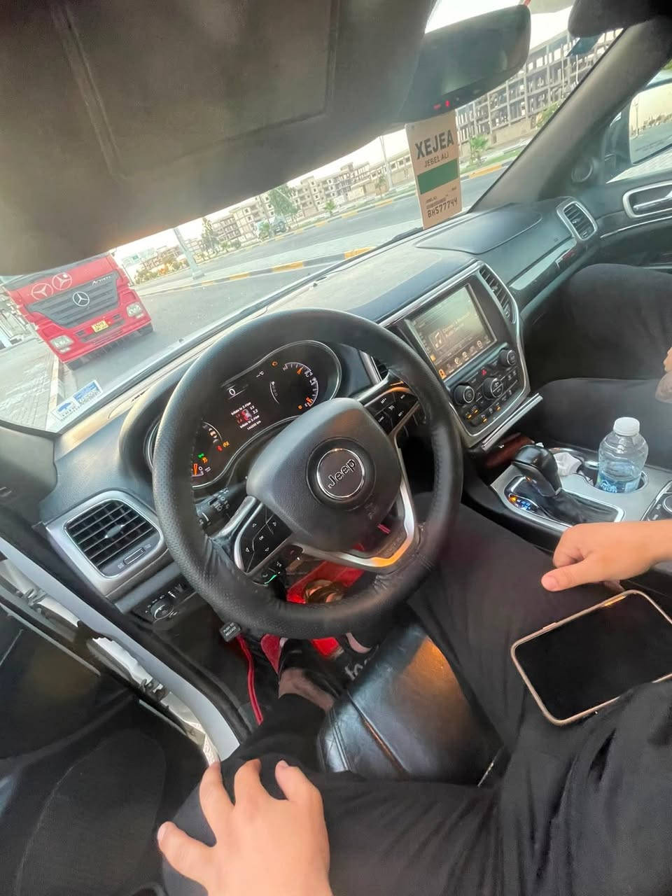 السلام عليكم
جيب شيروكي 2019

وارد امريكي 

3 قطع صبغ حادثهه جاملغ وبنيد 

بدون شواصي وبدون دواخل وبدون عيب شرعي

6 سلندر 3600

فول مواصفات 

ماشيه 140 

رقم بصره انكليزي تسجيل جديد

مكاني بصره 

للاتصال

***********
