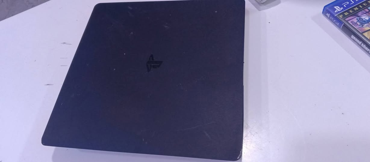 السلام عليكم 
بلي 4 سلم اونلاين نضيف
نظام 13.02
بي جوستك وحدة وبي 2 اقراص
GTA 
فيفا 16 
فيفا 2022 داخل البلي 
السعر 225 
العنوان بغداد راشدية الحسينية
*********** واتساب
