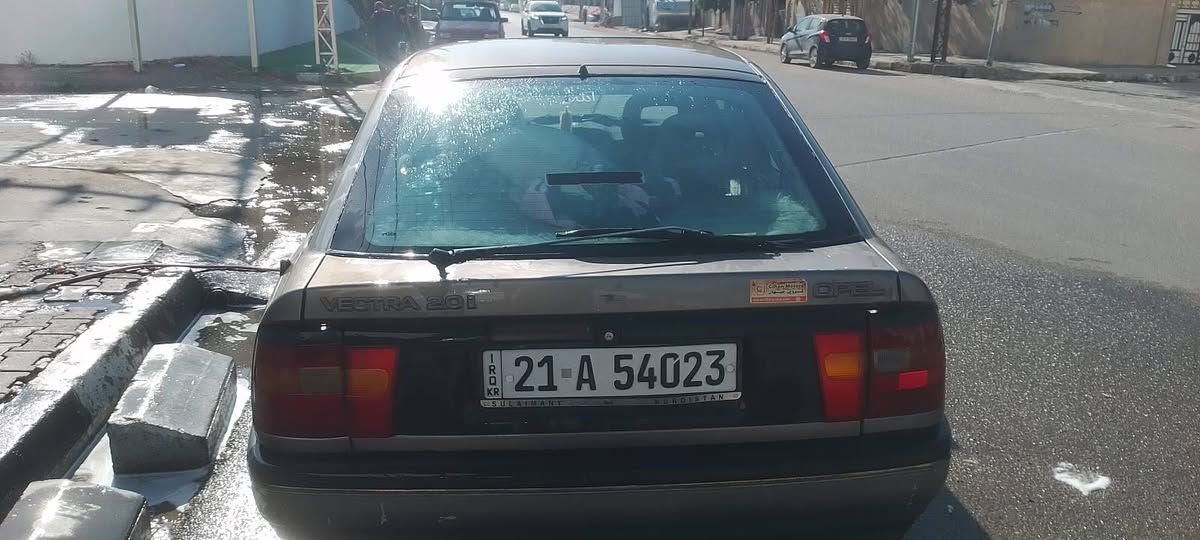 اوبل فكتره 
رقم سليماني سنويه جديد لحد 2030
بدون ضربه بس هلال معمره
بطاقه بانزين
مكينه 20 كير شرط لا صرف ولا بخار
كير أوتو
صدر جديد تايرات جديد
*********** كركوك, العراق
