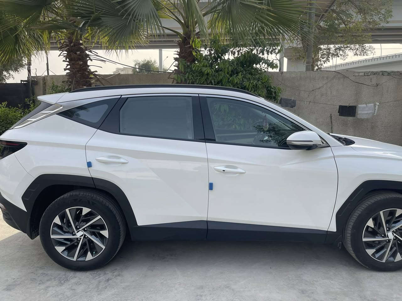 السلام عليكم توسان موديل 2024 خليجي.

السيارة فول مواصفات عدة الفتحة تحكمات ستيرن تبريد قطعتين حساسات امامية وخلفية مكينة 2000دوش ومعروفة مواصفات التوسان سيارة حلوة ونظيفة. 

بيها صبغ بحافة الجاملغ الايسر كد شبر فقط وبيها رصعة بلجنطة وباقي السيارة مكفول.

السيارة ماشية 27الف السيارة بااسمي تحويل ثاني يوم مرقم بغداد الدولي 

السيارة معروضة ب212 وبيها مجال للاستفسار ***********
