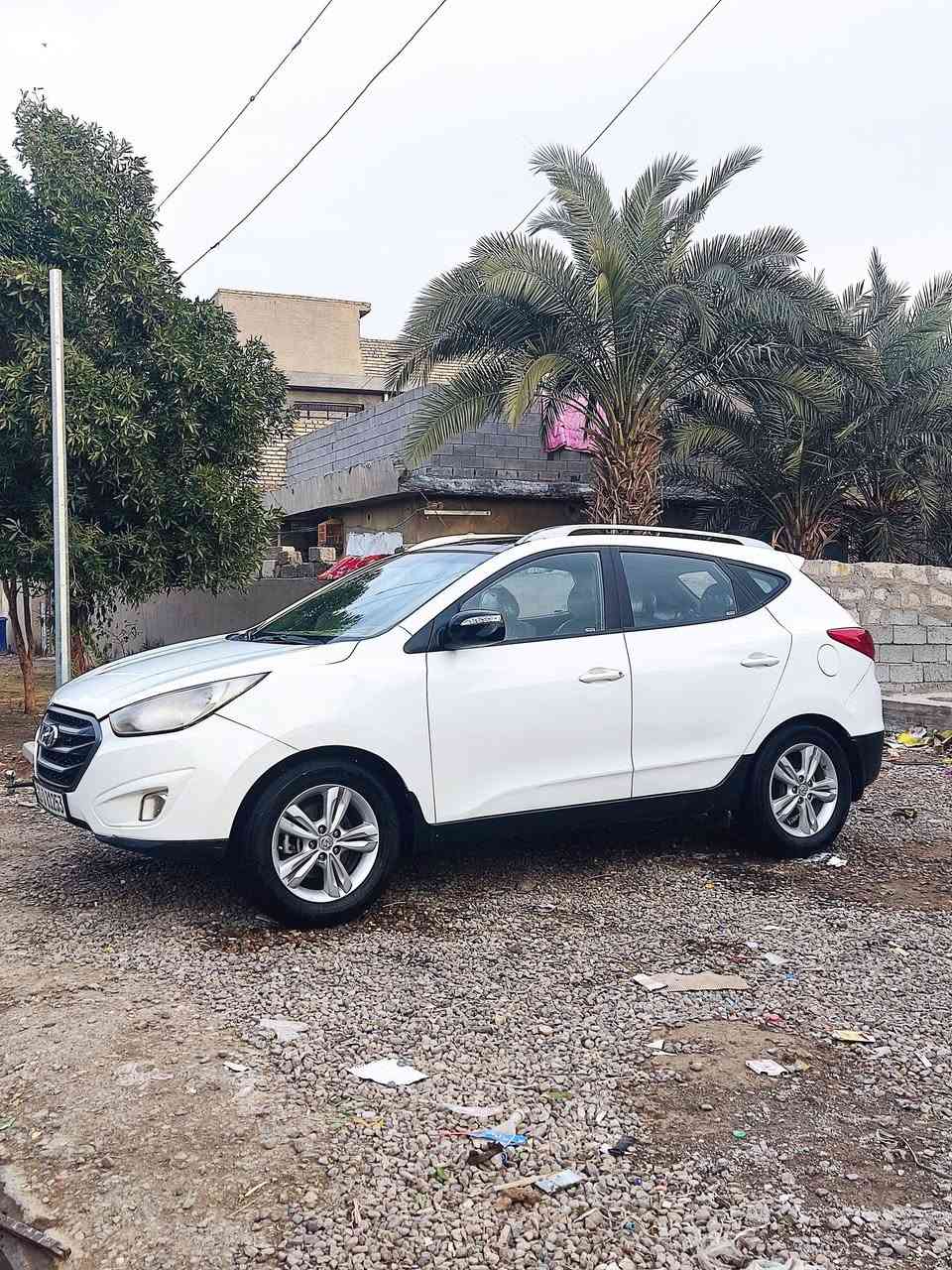 سلام عليكم توسان موديل 10خليجي ترهم مراوس سيارة جاهزة تخم تاير جديد صدر امامي خلفي  جديد تبريد تدفئة شغال سيارة مصبوغة حزام ثر شخوط رقم بغداد نكليزي بسمي تحويل ثاني يوم مواصفات سياره فتحة سقف بنرامة شاشة كبيرة كامرة دوران مانع نزلاق مثبت سرعه تحكمات ستيرن دفع رباعي سيارة جديدة مكان بغداد سعر 115وبيهة مجال رقم ***********
